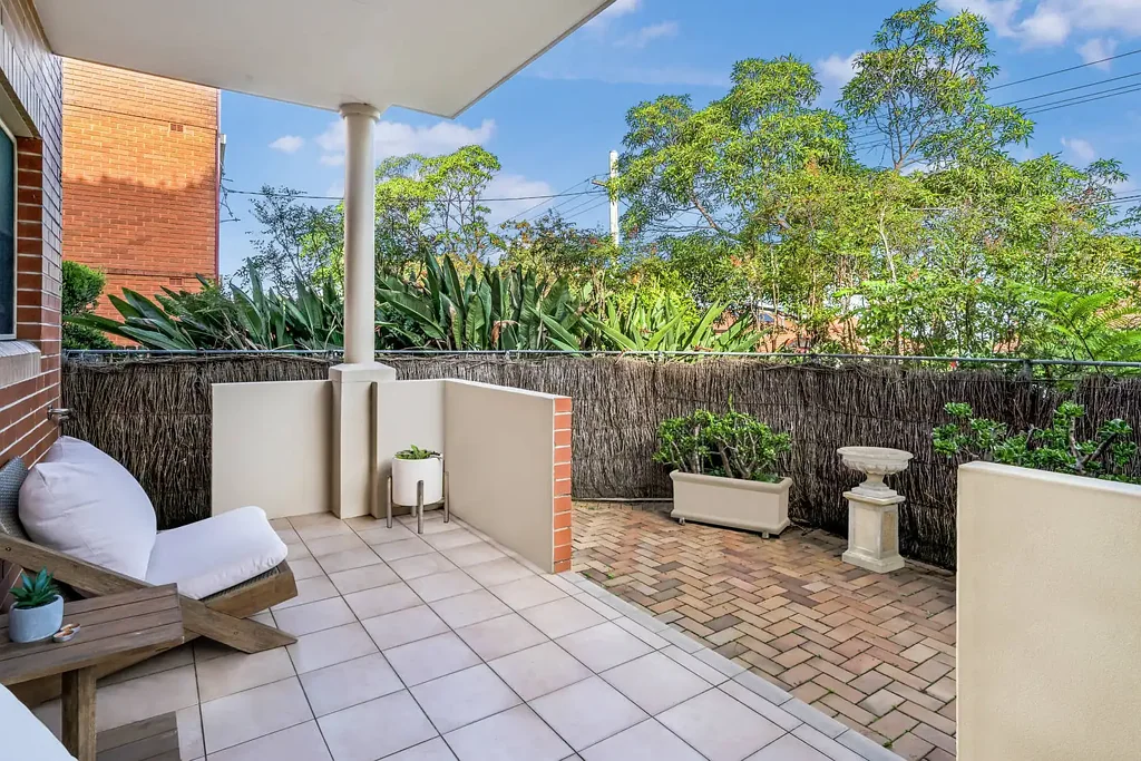 Mosman 2ห้องนอน Expansive 195sqm Apartment with Courtyard and Private Entry in a Prime Village Location