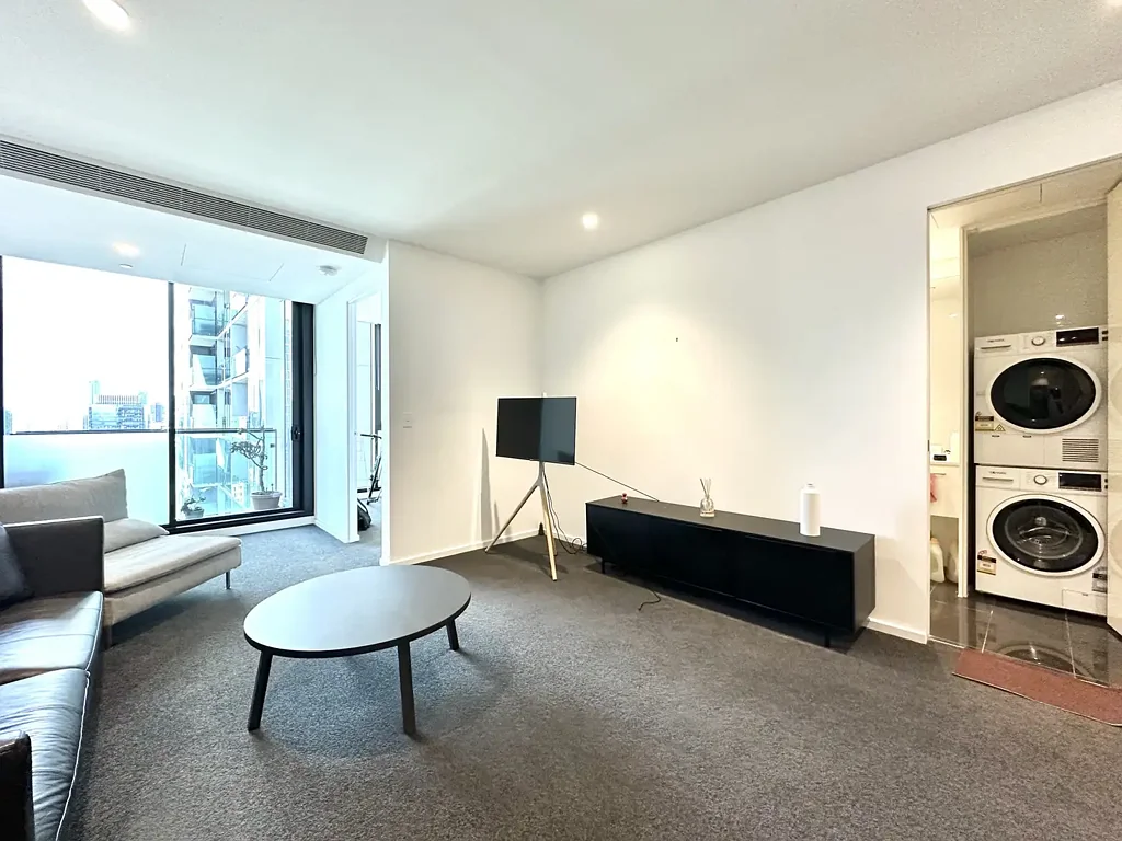FURNISHED ONE BEDROOM APARTMENT LOCATED IN AUSTRALIS - MELBOURNE CBD !!!