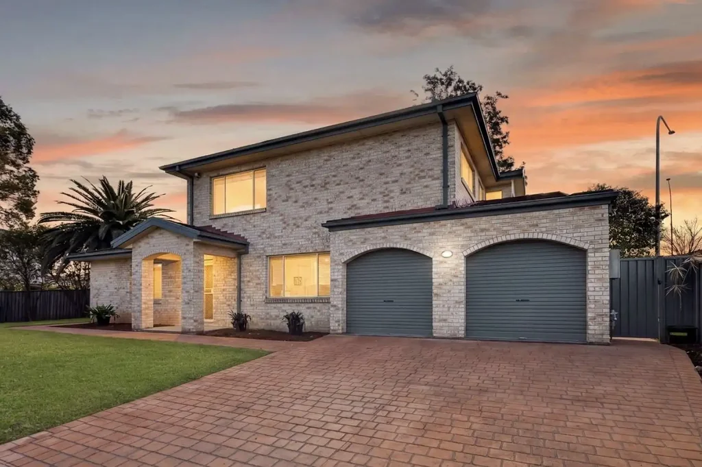 Quakers Hill 5Habitaciones Expansive Multi-Generational Home on 748sqm with Space, Style & Versatility