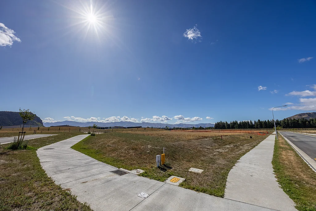 Wanaka Expansive titled Alpine Meadows section awaits