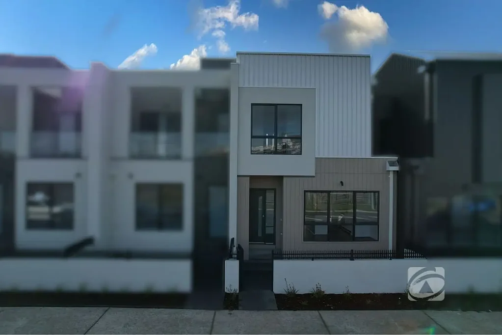 3 BEDROOM HOME OFFERING LOW MAINTENANCE LIVING
