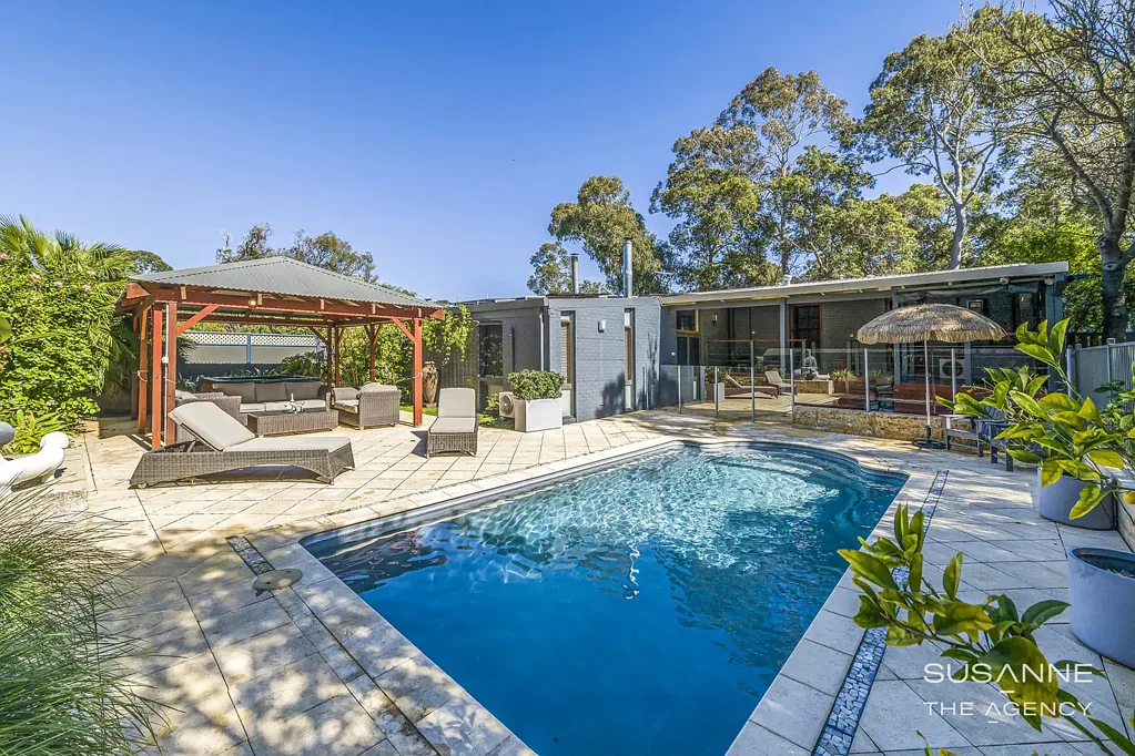 Lesmurdie 6 Bedroom Resort-Style Living with a Fully Self-Contained Freestanding Granny Flat