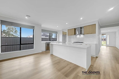 7 Ebbsfleet Crescent, Strathtulloh, VIC 3338, 4房, 2浴, House