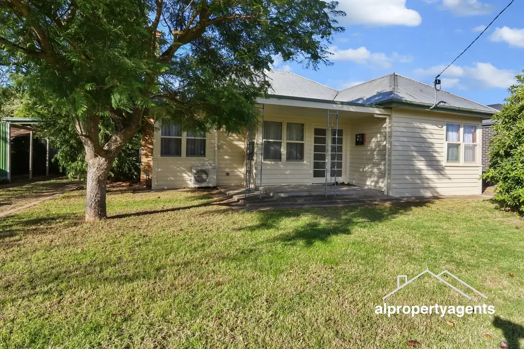 Horsham 3غرفة نوم Opportunity Awaits – Family Home on a Huge Block