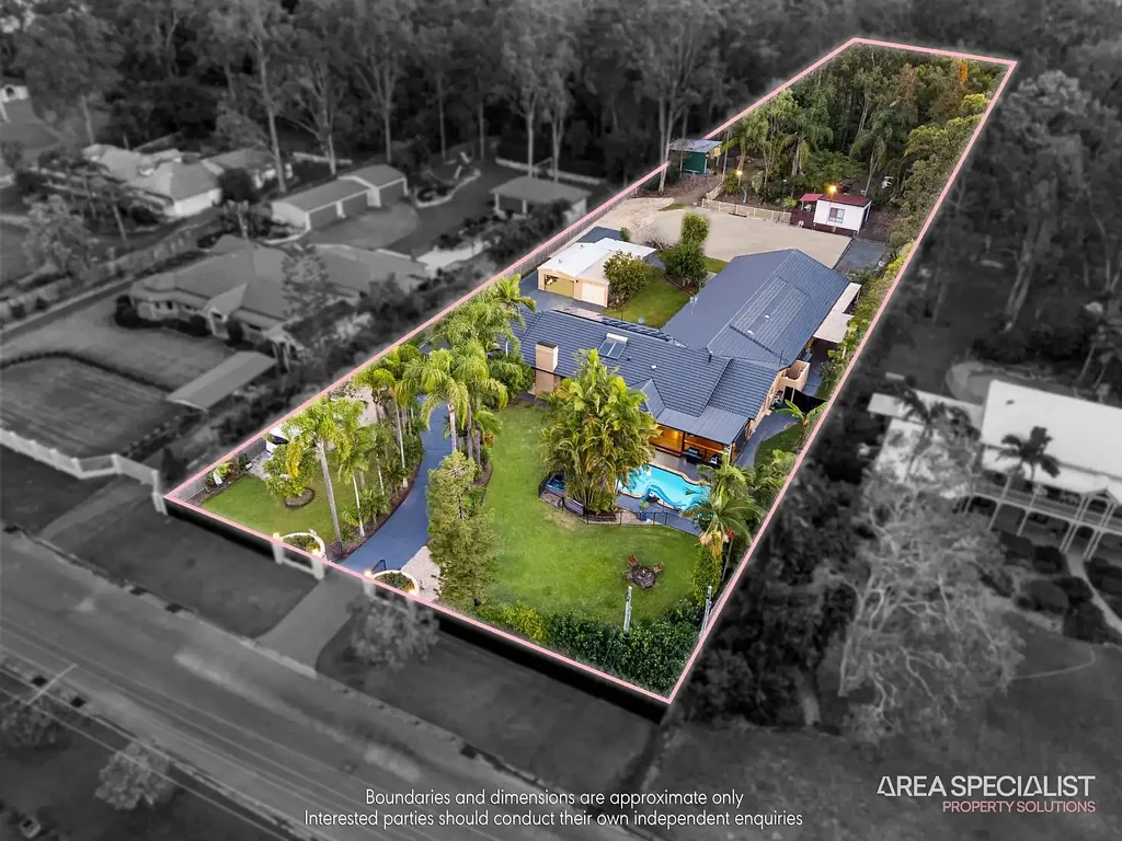 Helensvale 7ਬੈੱਡਰੂਮ Acreage Oasis with Two Homes, Resort-Style Pool & Massive Shed | The Ultimate Dual Living Escape!