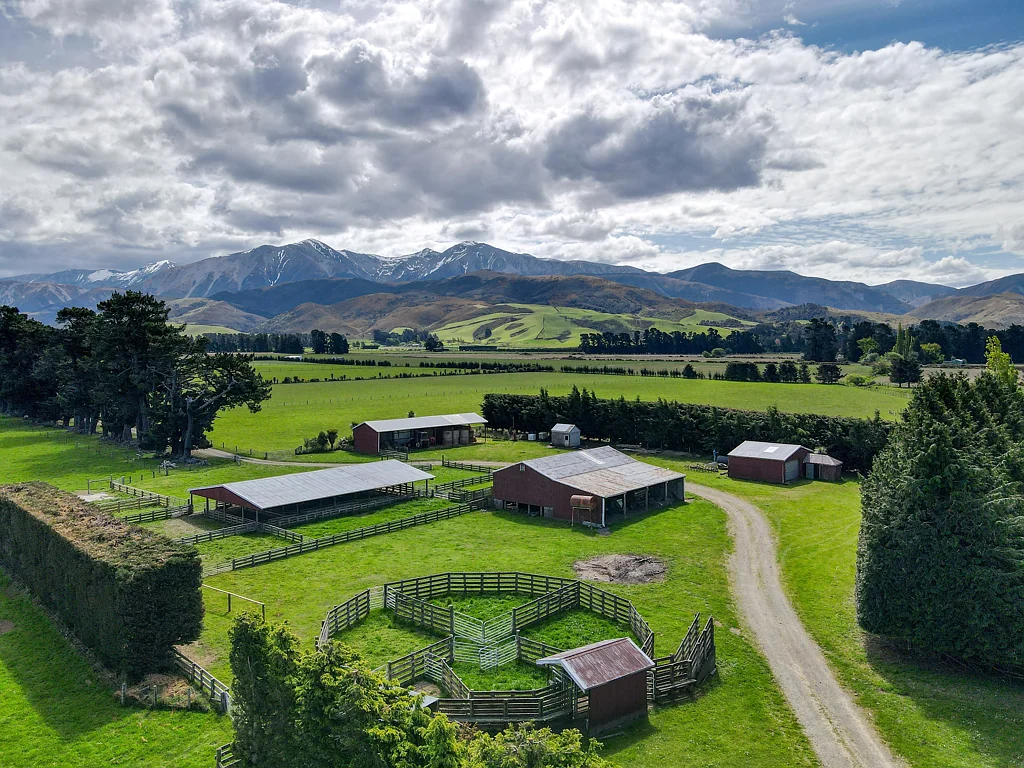 Springfield Well-located and versatile farming unit