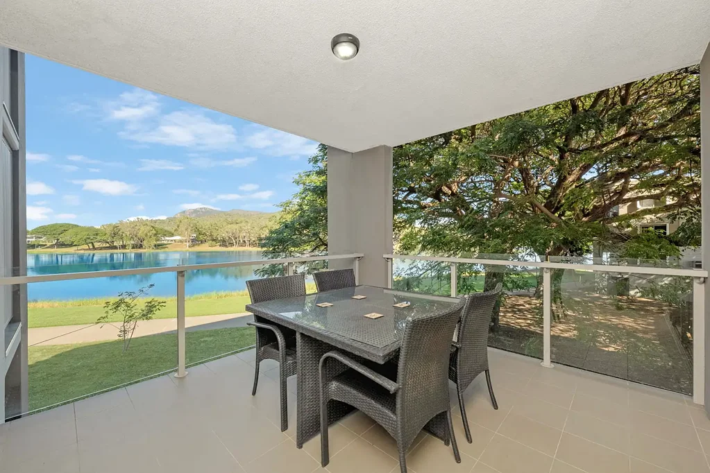 Thuringowa Central 2 Bedroom Your Riverside Retreat - Secure & Stylish
