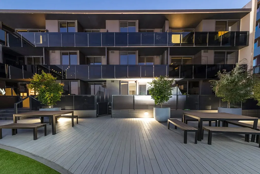SUPERB TERRACE IN PREMIER BUILDING - COLLINS & QUEEN