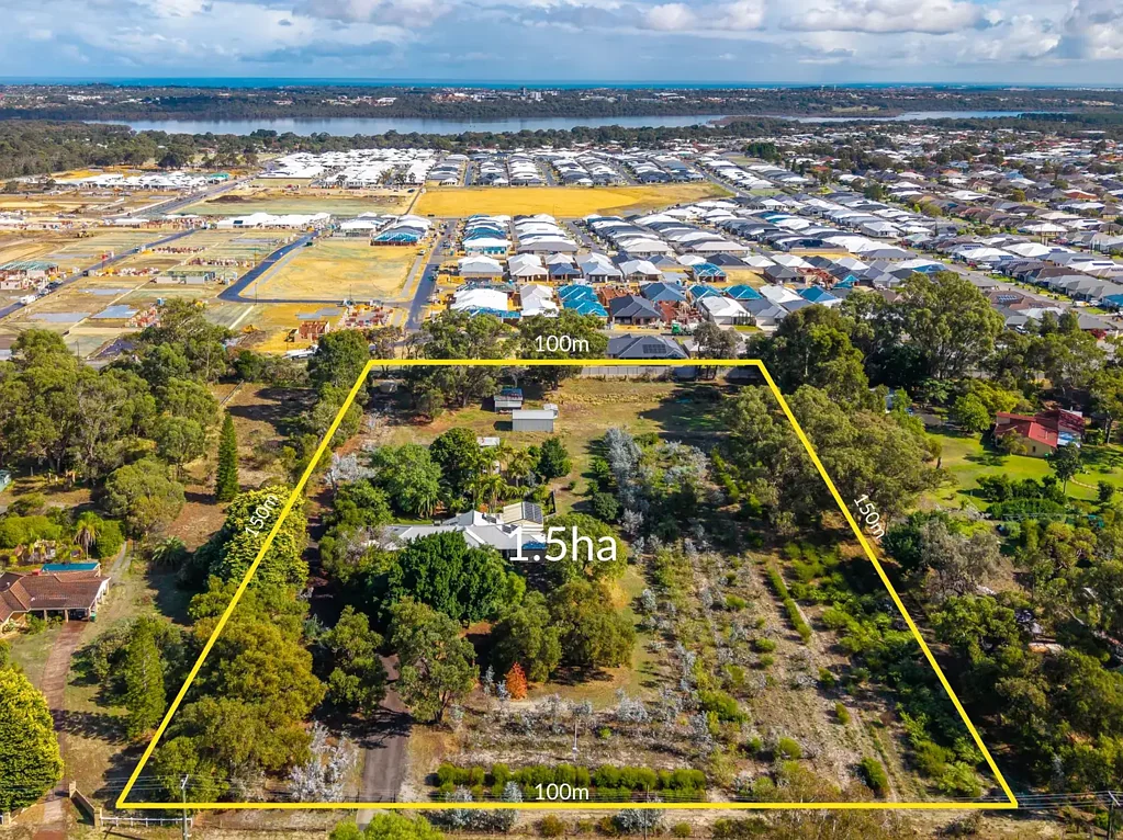 Wanneroo 4房  CHARACTER FAMILY HOME WITH HIGH-DENSITY SUBDIVISION POTENTIAL