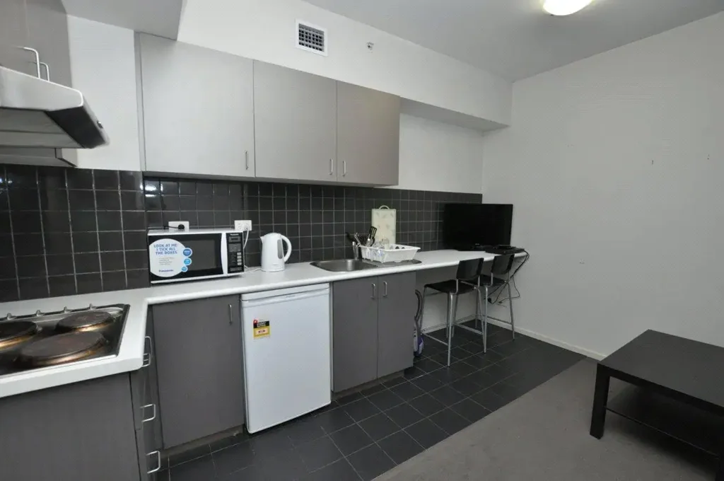 Stunning CBD Paris-End FURNISHED Apartment!