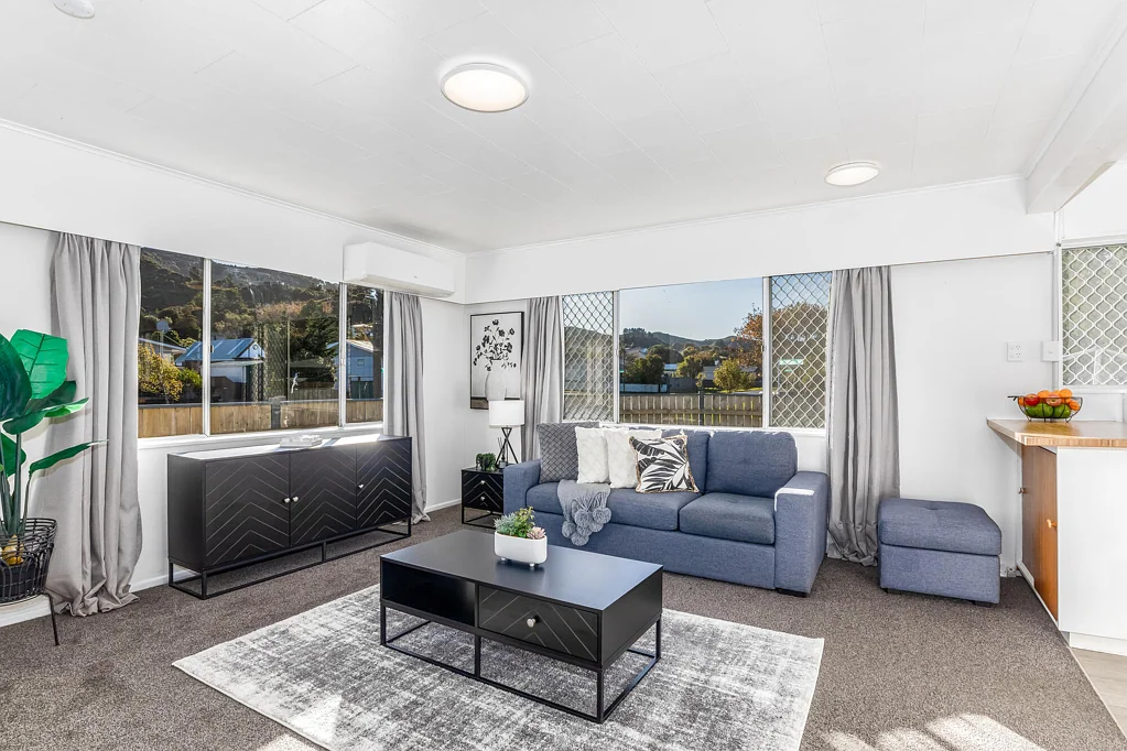 Wainuiomata 2 Slaapkamer Low Maintenance, Great Location