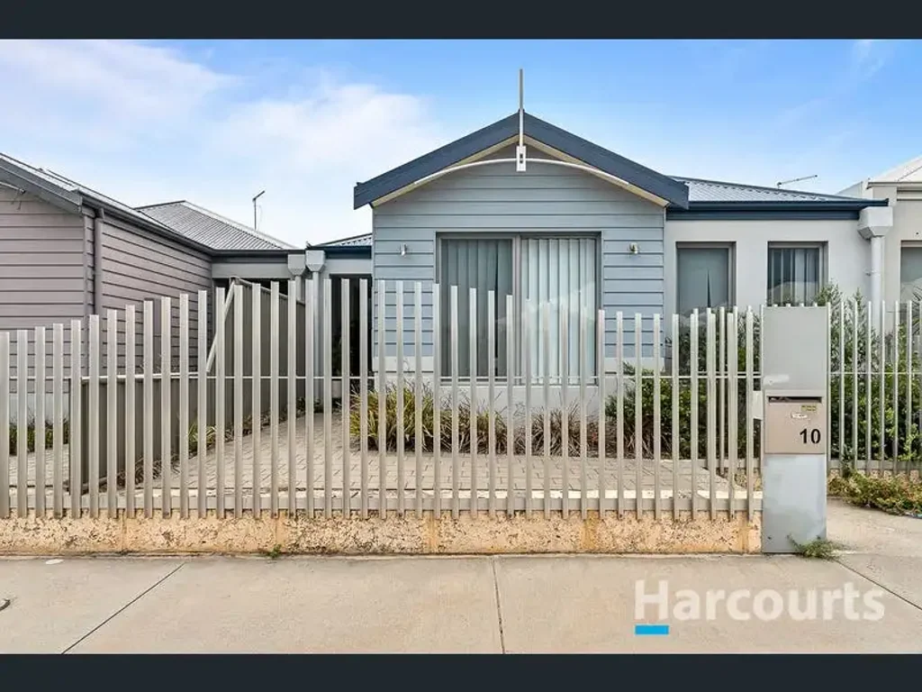 Coastal 3x2 Cottage!