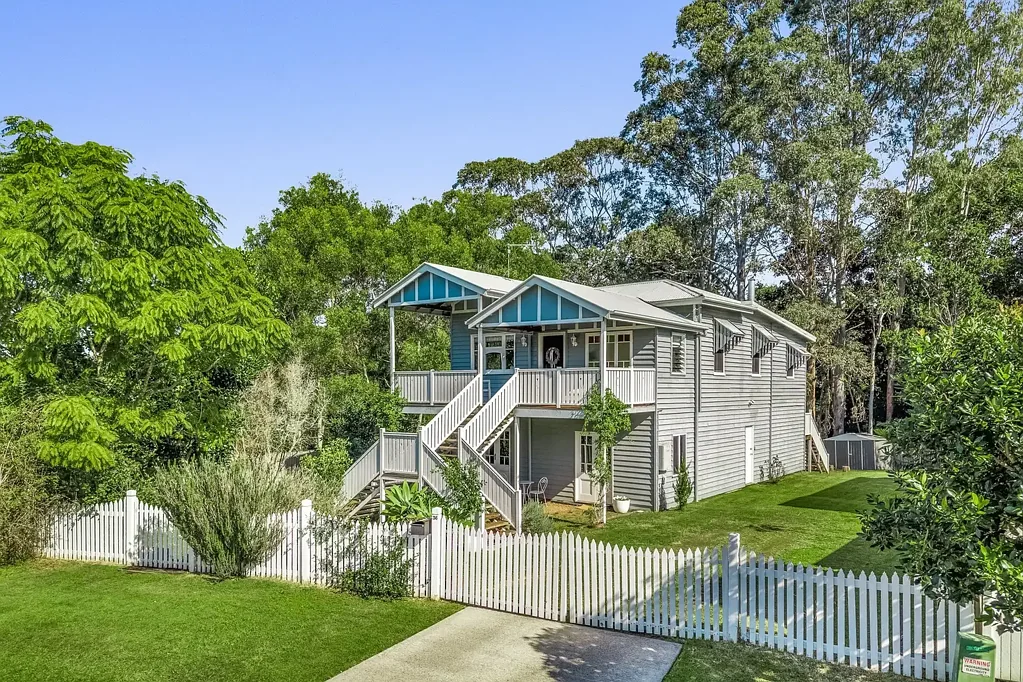 Bangalow 3غرفة نوم Character Queenslander in a Private Leafy Setting on a Sought-After Street