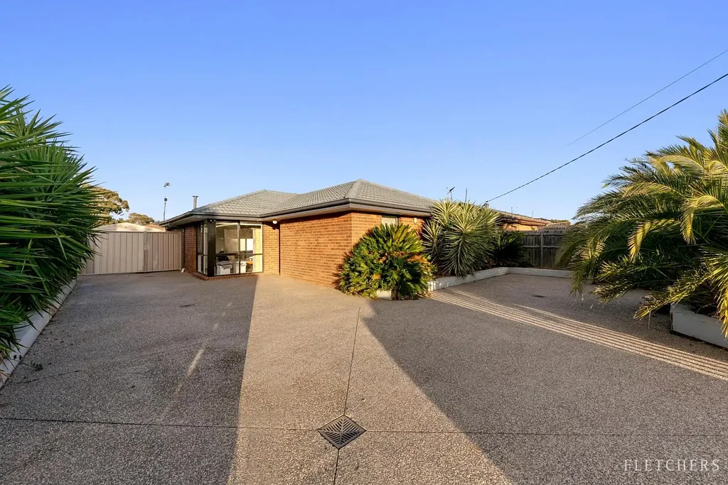 Melton South 3房 宽敞地块579平米 三卧实用布局 安全私密庭院 出色户外娱乐 充足停车位 近学校公园 购物通勤便捷 Great Big Block, Great Location – Your Perfect Start