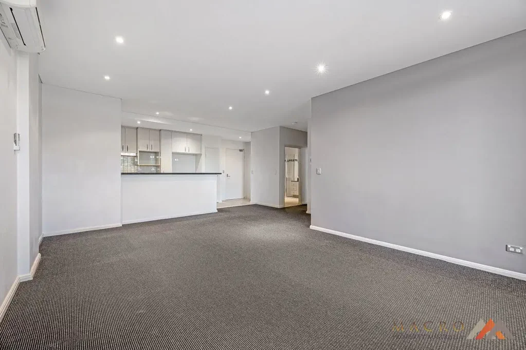Wahroonga 2房 优越地段 Wahroonga村旁 两卧室亮宅  设施齐全  欧式电器 宽敞露台 顶级校网  安全车位 Oversized North East Aspect Two Bedroom Apartment
