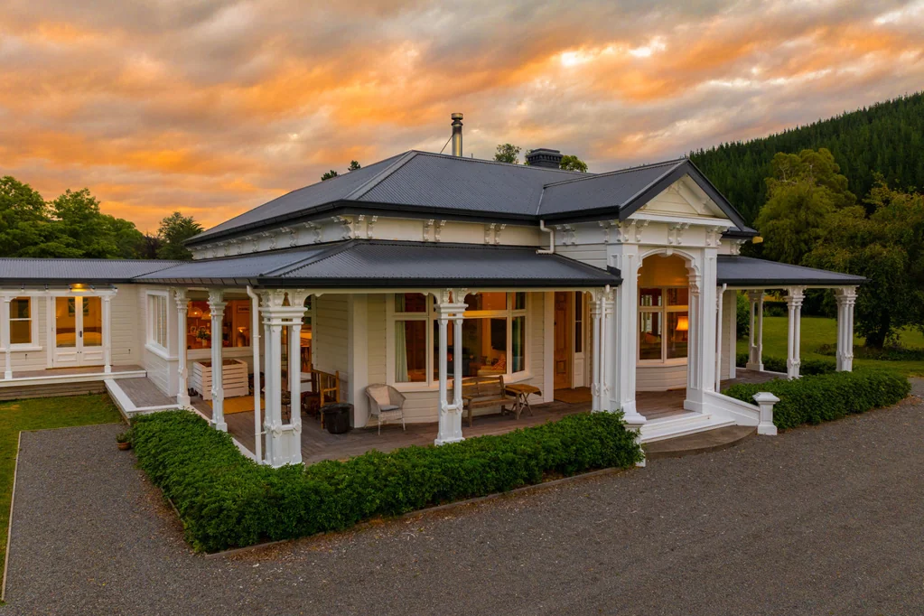 Renwick 6 Bedroom Majestic home and income