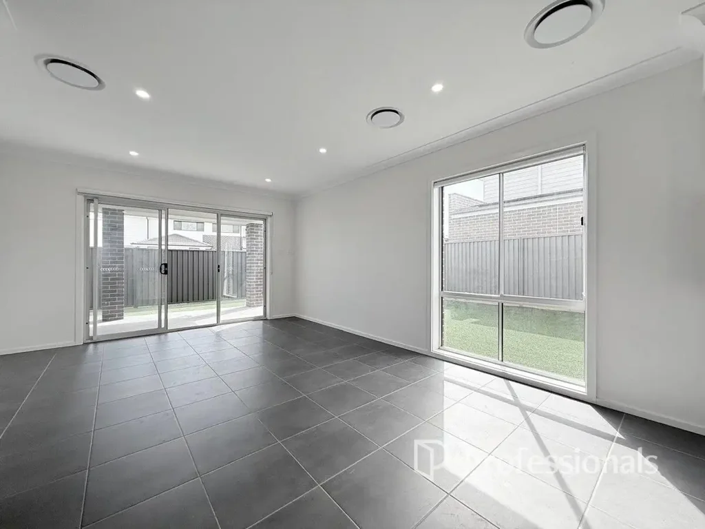 Five bedroom Family Home in The Ponds high School Catchment Area