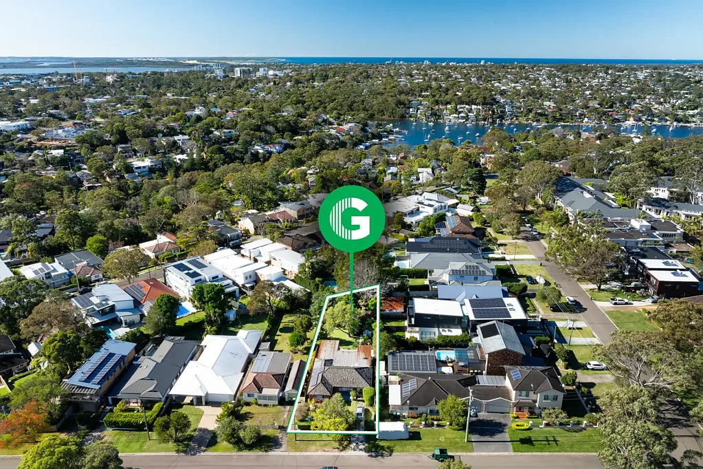 Yowie Bay 6房 宽敞生活 | 宁静的898平方米地块（约） Generous Living | Peaceful 898sqm Block (approx)