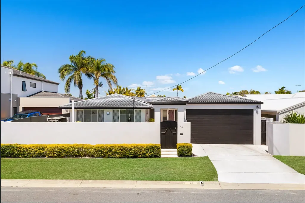 Spacious Family Home in Prime Broadbeach Waters Location
