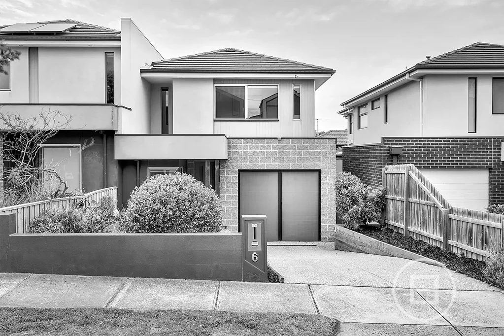 Moonee Ponds 4房 尊贵邮编生活 时尚精致设计 紧邻Moonee Ponds Creek 绿意宁静社区 高端电器厨房 工作室健身房 车道停车位 步行公园泳池 快速抵达市中心 Expressions of Interest closing Tuesday 30th September at 5pm