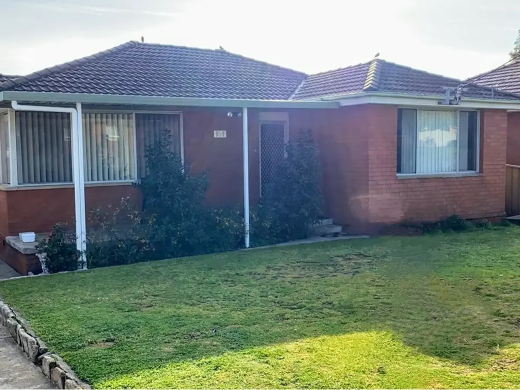 $590 pw Freshly Renovated 3-Bedroom Home + Double Garage - Prime Location near Nepean Hospital, Schools & Penrith CBD