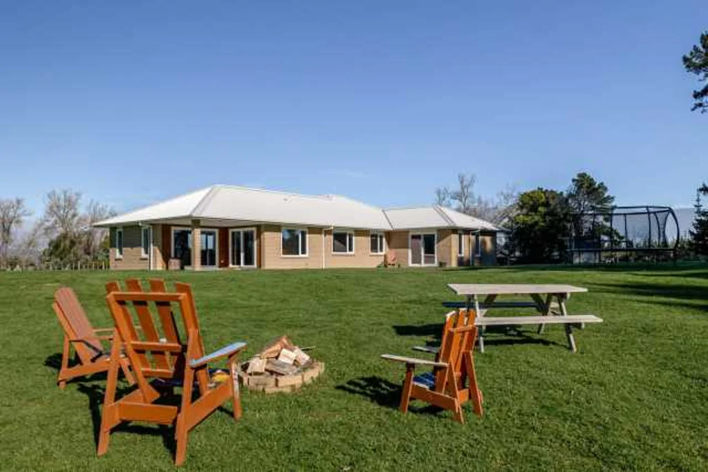 Kelvin Grove 4房  Modern Lifestyle Eco Living on 1 Hectare