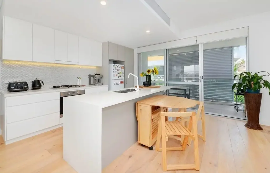 Stylish Near-New Apartment in Prime Maroubra Location