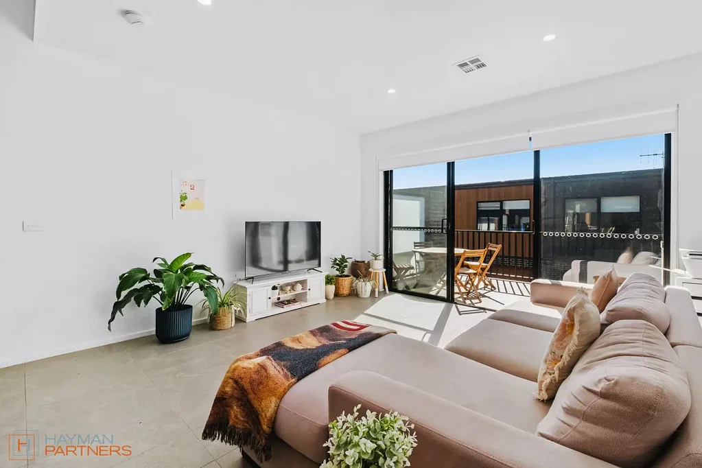 Watson 3房  Modern Tri Level Townhouse with Outstanding Sunlight