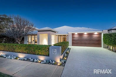 Burns Beach 4房  Where Sophisticated Design Meets Coastal Living