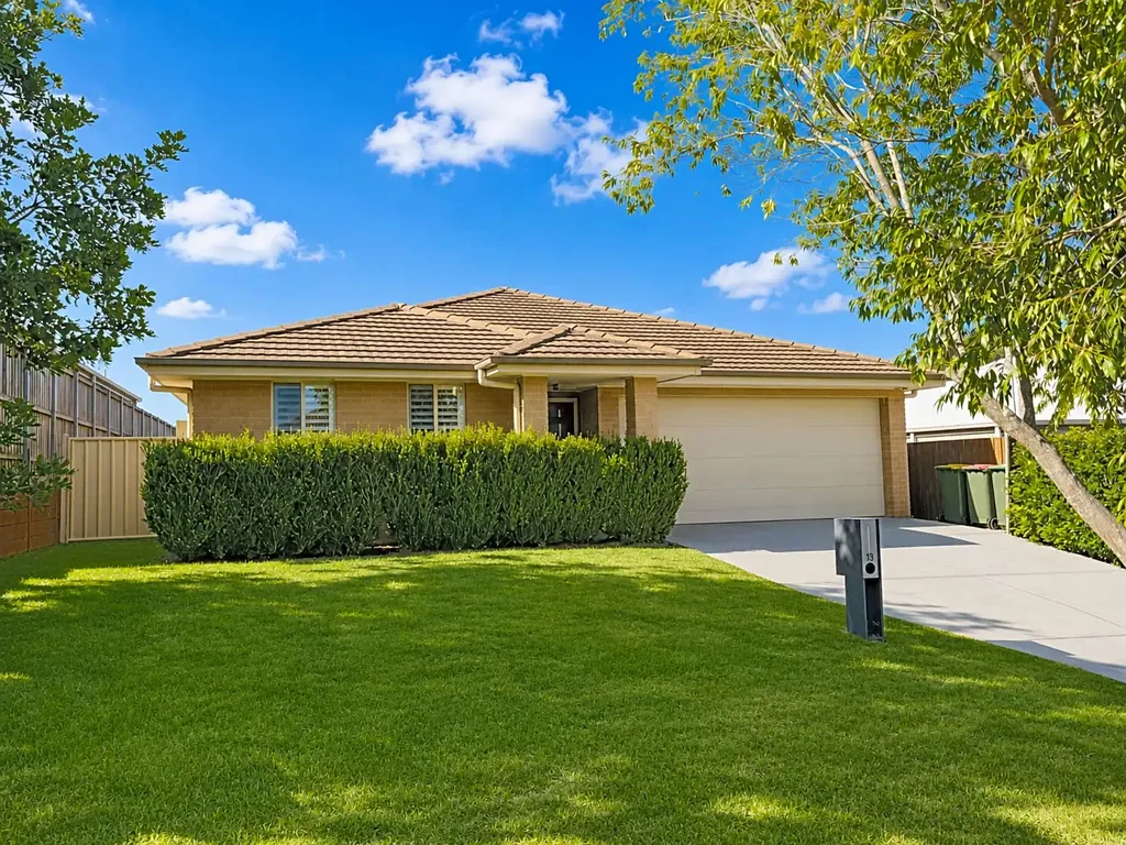 Modern, Low-Maintenance Living in a Convenient Aberglasslyn Location