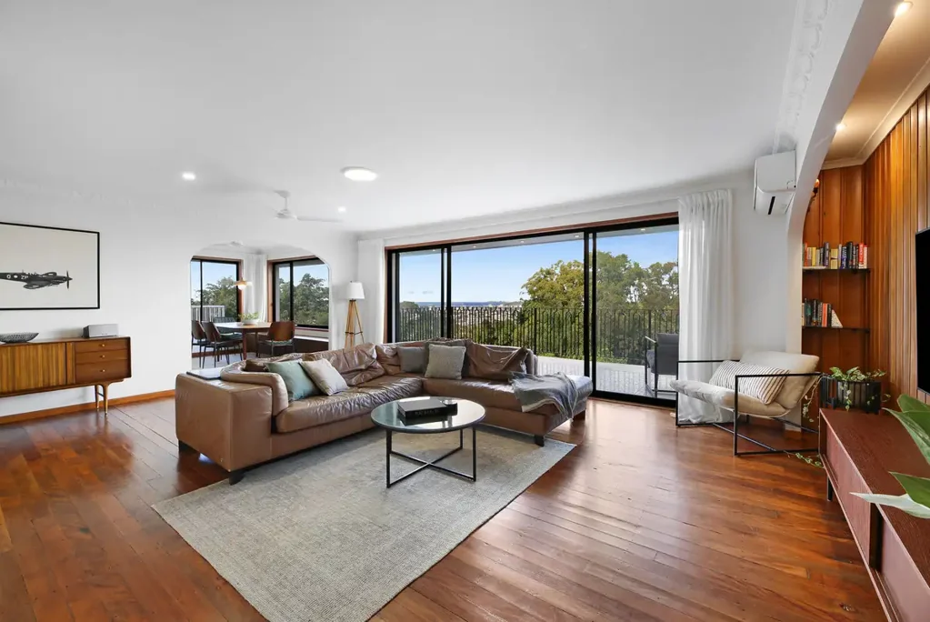 Burleigh Heads 4غرفة نوم Burleigh’s Most Tightly Held Street - Renovated Character Home with Ocean to Hinterland Views