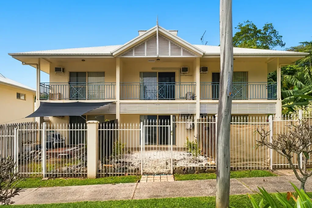 Spacious, Light-Filled Townhouse, Freshly Painted, New Appliances