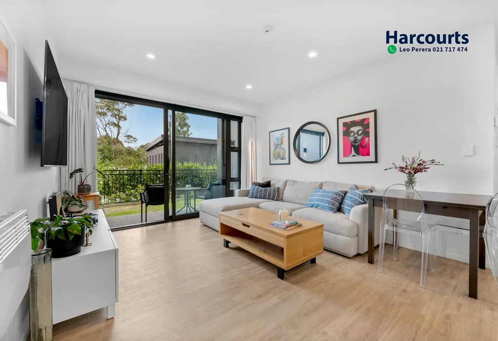 Modern Ground-Floor Apartment: Style & Comfort
