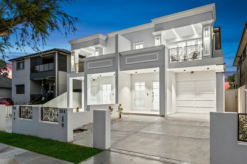Bankstown 5ห้องนอน Stunning 5 Bedroom Full Brick Indulgence, In-ground Pool, 349sqm