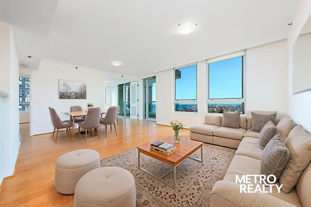 Sky-High Luxury Living with Spectacular City & Harbour Views
