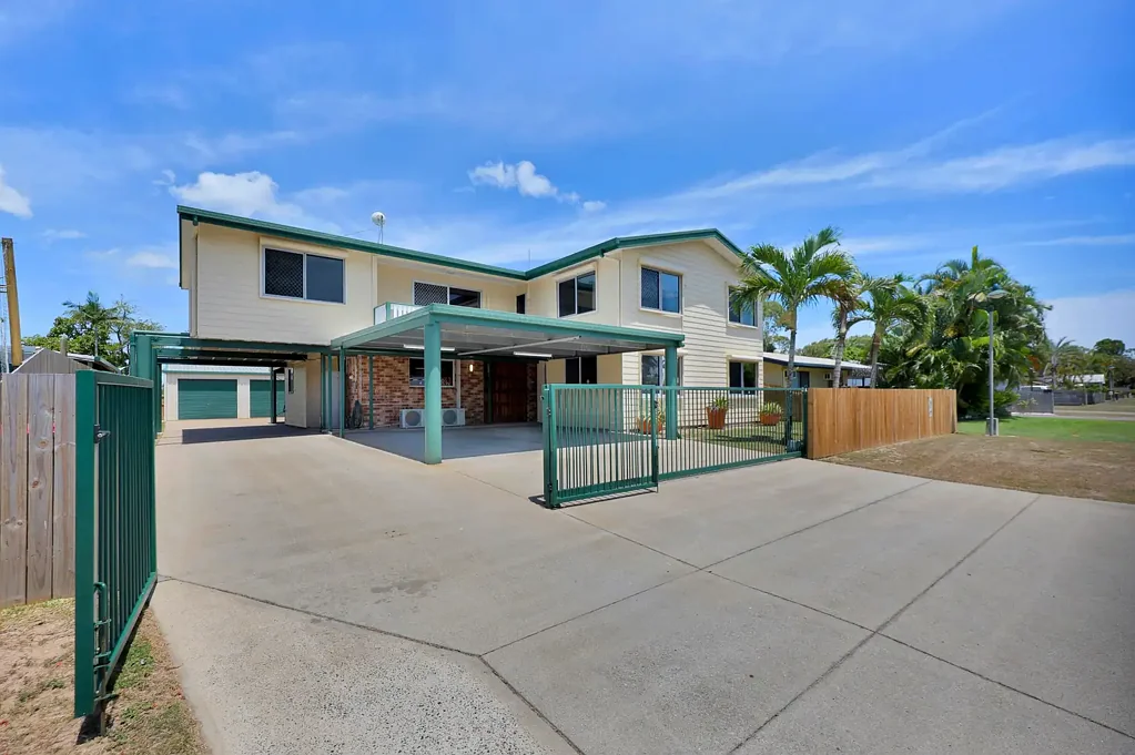 Andergrove 5房  Grand, Private and Welcoming-Your Family Sanctuary Awaits