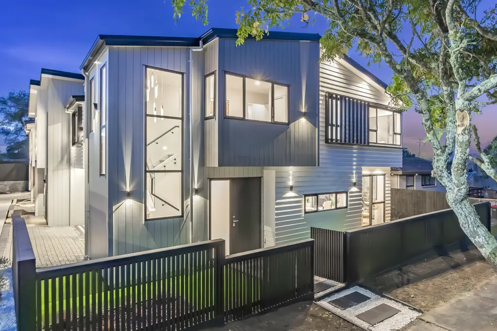Half Moon Bay 4Kwarto Exceptional Value - Open for Viewing This Weekend!