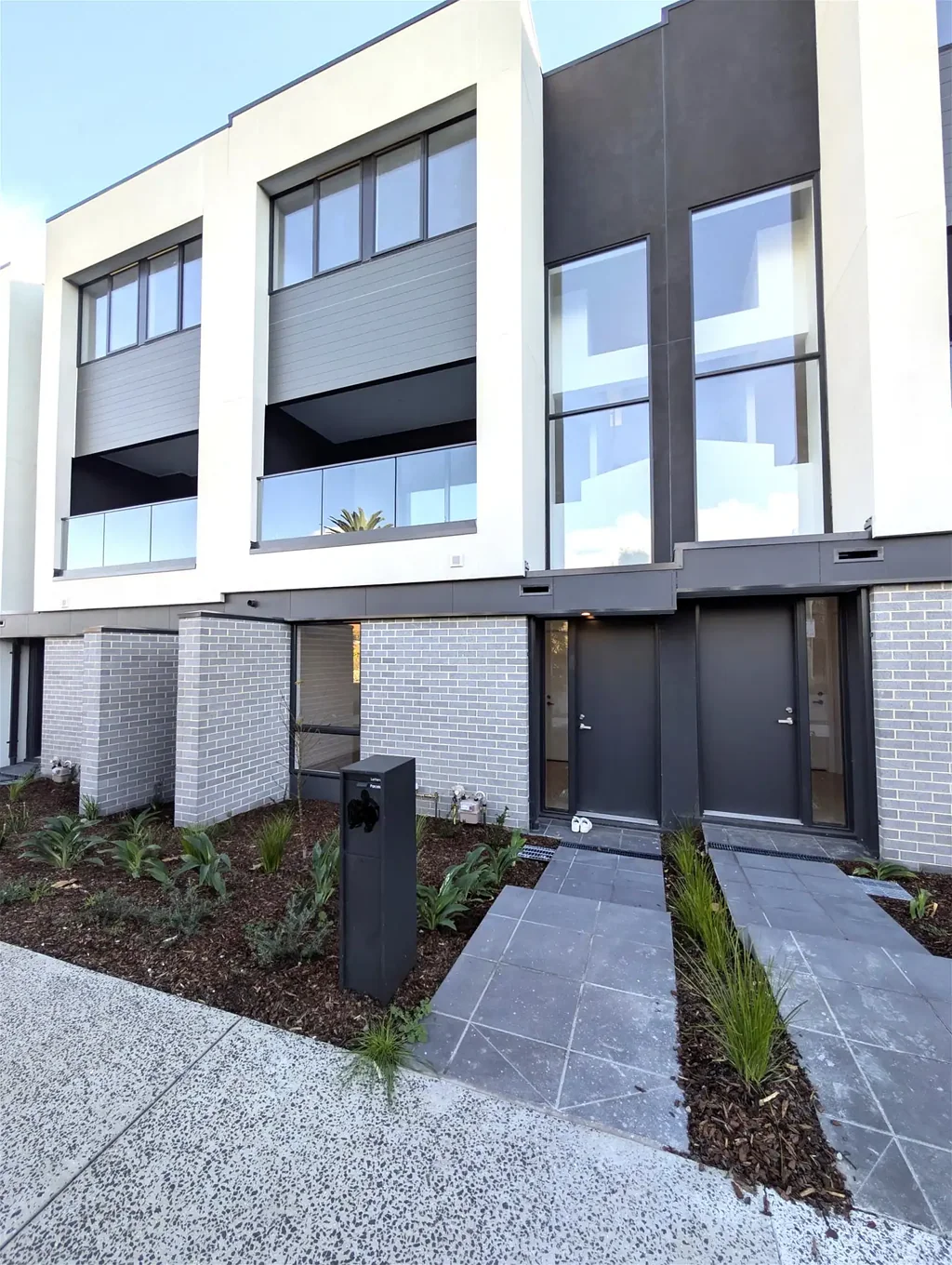 BRAND NEW YARRAPARK TOWNSHOUSE - PARK FRONTAGE, YARRA RIVER & TRAILS PROXIMITY, UNBEATABLE LOCATION