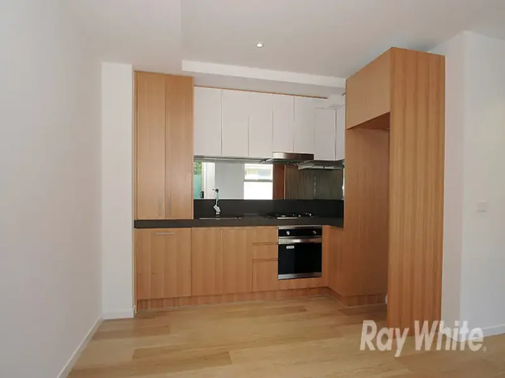 Stylish 2-Bedroom Apartment in the Heart of Carnegie – Walk to Everything!