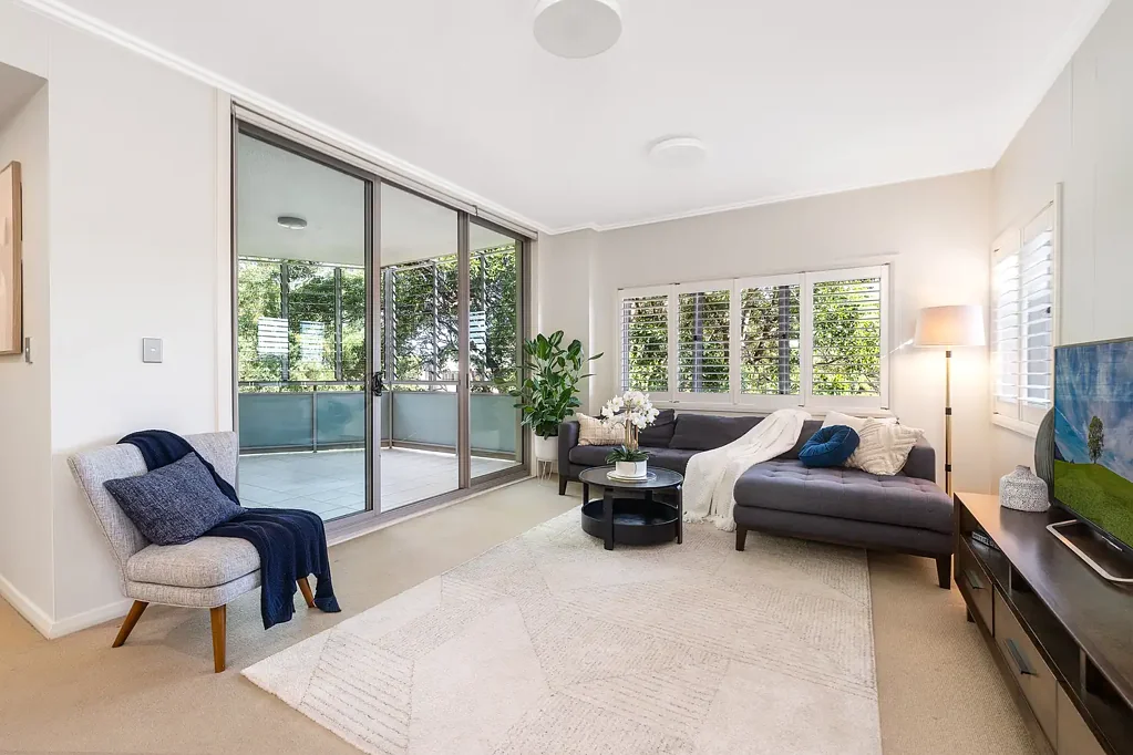 Warrawee 2 Bedroom Full Brick Apartment Conveniently Located approx. 500m to Turramurra Station