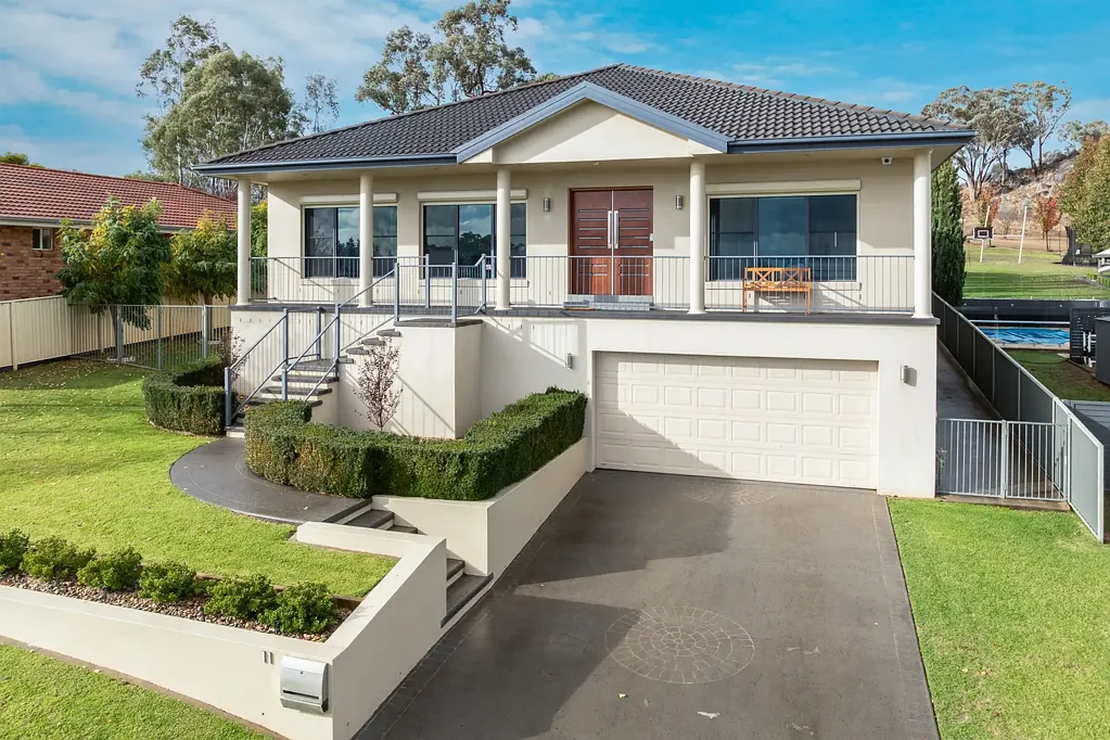 11 London Drive, Cowra, NSW 2794