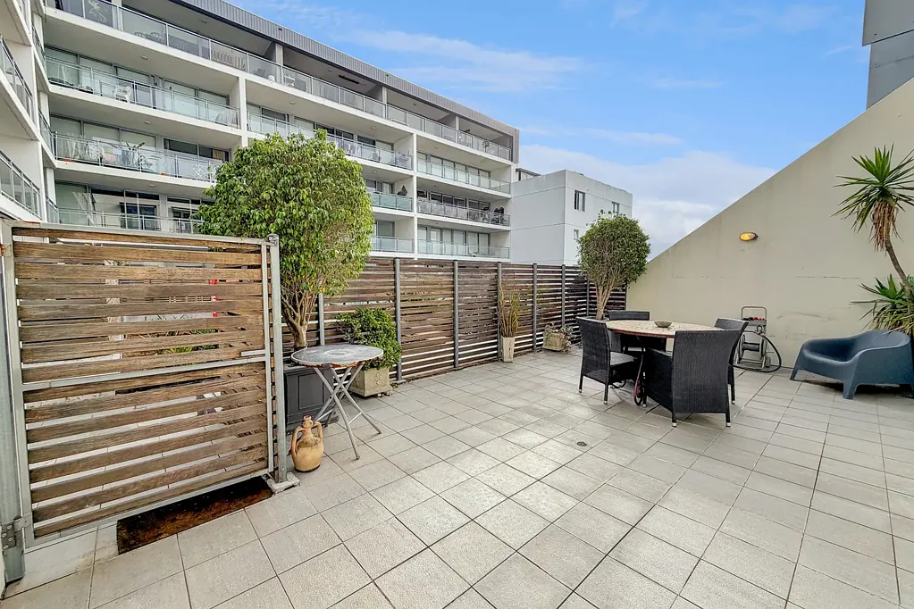 Stylish Apartment with Expansive Courtyard in the Heart of Five Dock