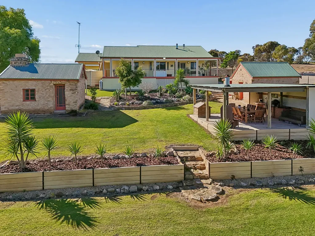 Pompoota 3 Bedroom A Rural Lifestyle Haven with Endless Possibilities