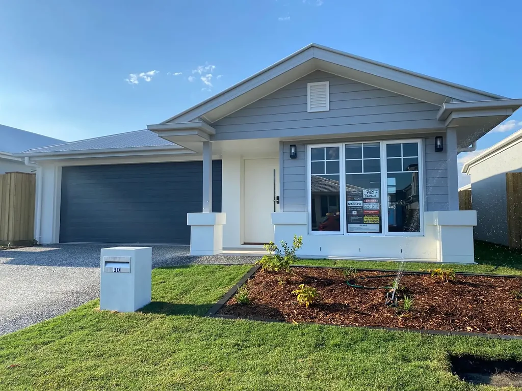 30 Cradle Crescent, Banya