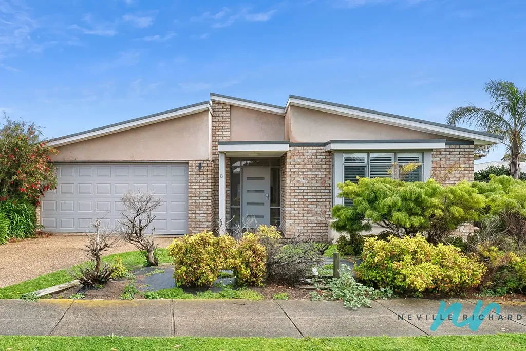 8 Turnberry Close, St Leonards, VIC 3223