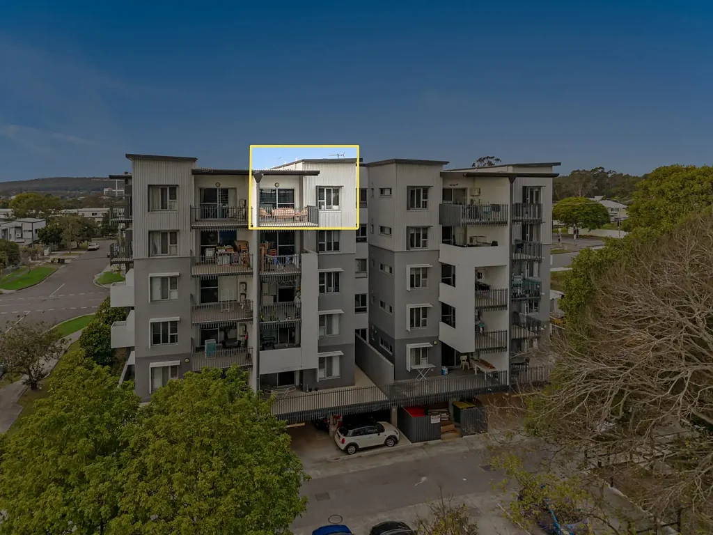 Coopers Plains 2Kwarto Ultra-Convenient Living with Fresh Paint & New Timber Flooring