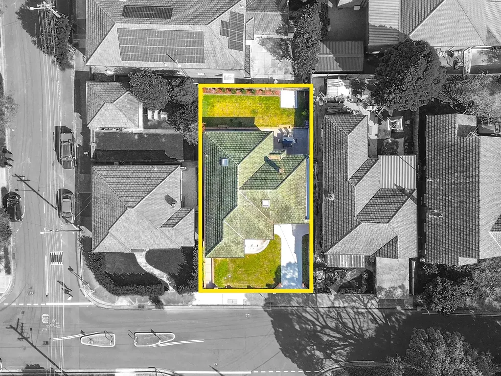 Burwood 3कमरा AUCTION | Prime Location & Endless Potential - A Rare Opportunity in the Heart of Burwood
