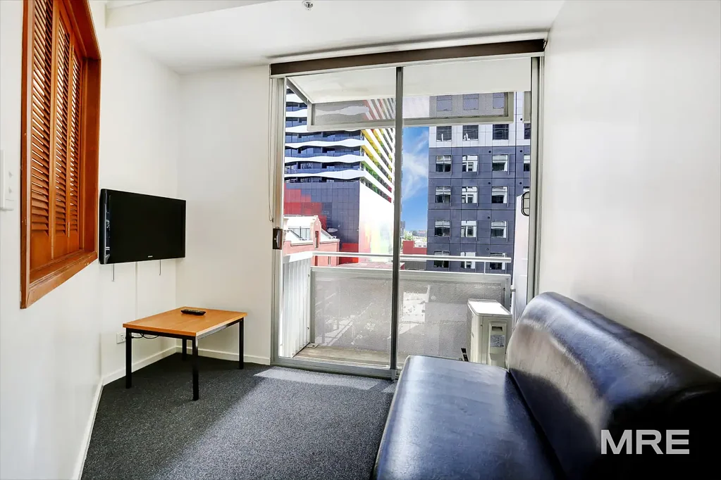Furnished chic living in excellent locale