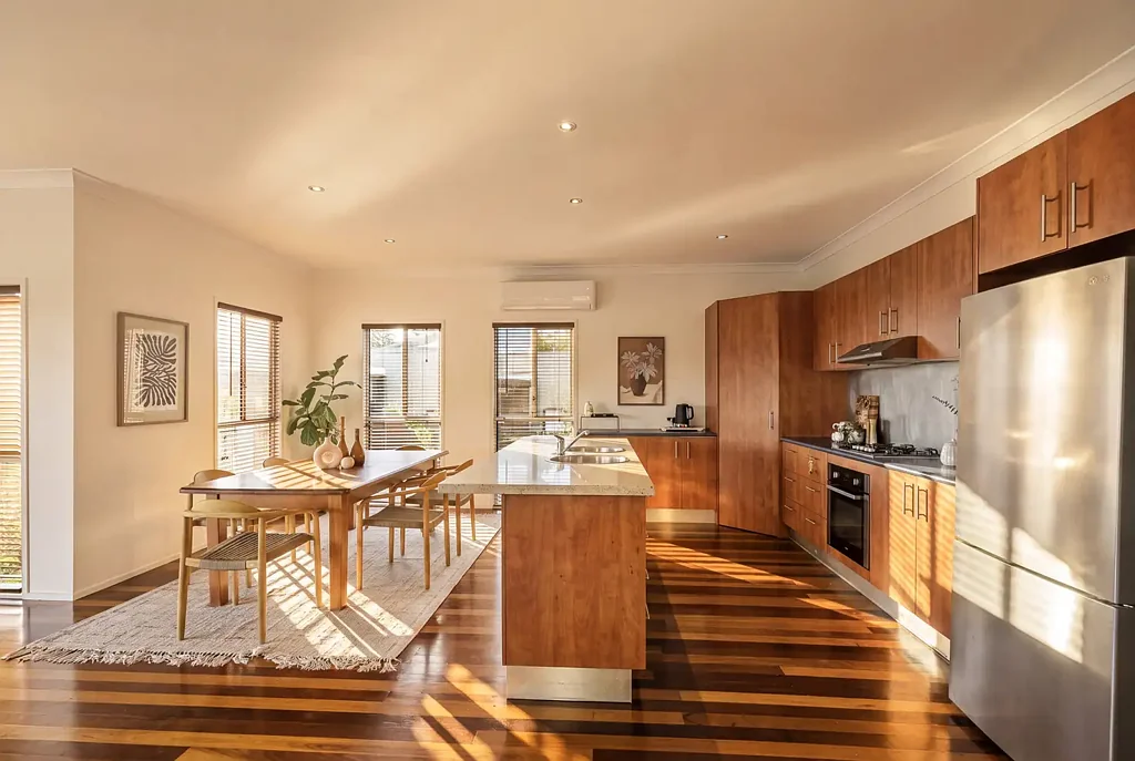 Currumbin Waters 4房  Must be Sold
