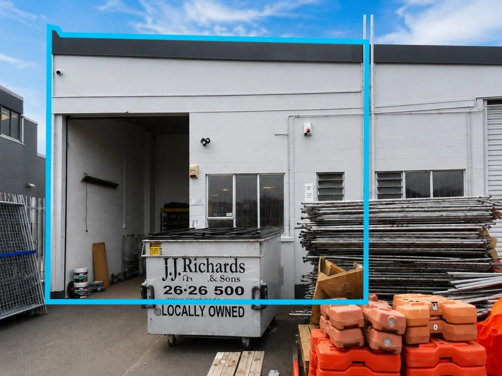 Pakuranga  High-Stud Corner Unit with Exposure